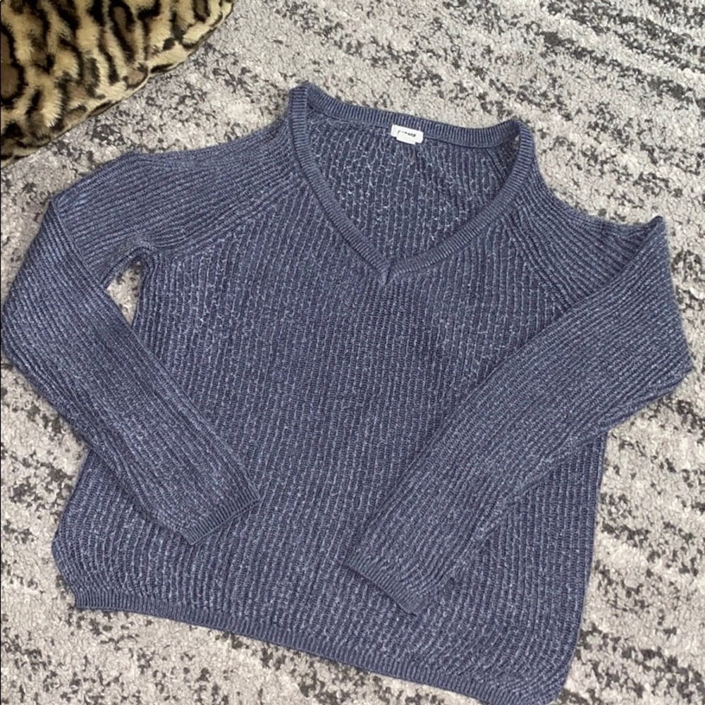 open shoulder shirt